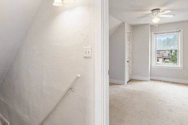 Building Photo - 2607 Robertson Ave