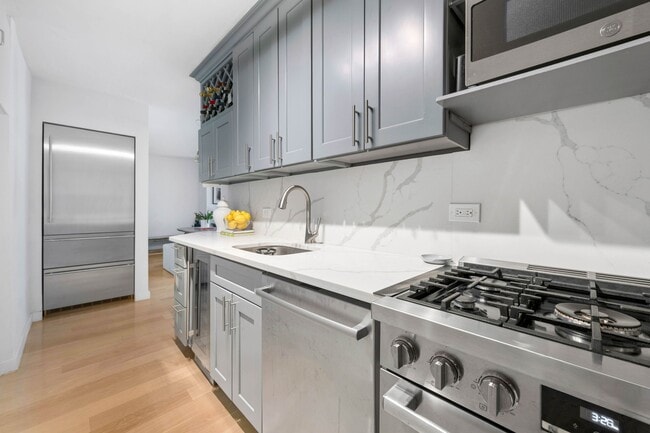 Building Photo - 175 W 12th St