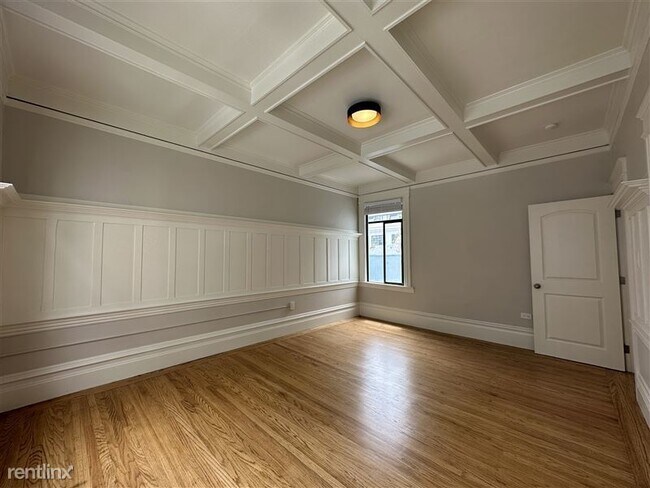 Building Photo - TOP FLOOR FLAT|SPACIOUS AND SUNNY|CALTRAIN...