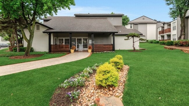 Building Photo - 1615 Stoneleigh Ct