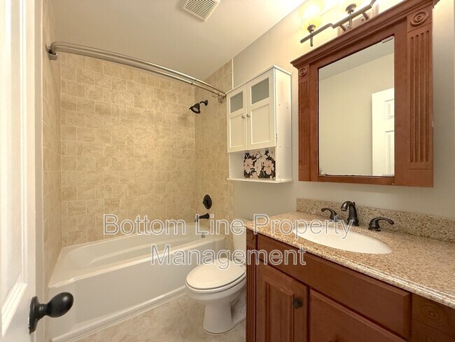 Building Photo - 2321 Heathershire Ln
