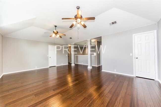 Building Photo - 2504 Prospect Hill Dr