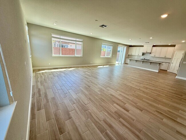 Building Photo - 1561 Osborn Dr