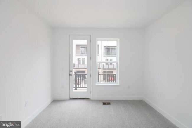 Building Photo - 14964 Deco Cir