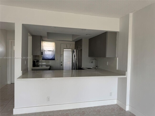 Building Photo - 1333 E Hallandale Beach Blvd