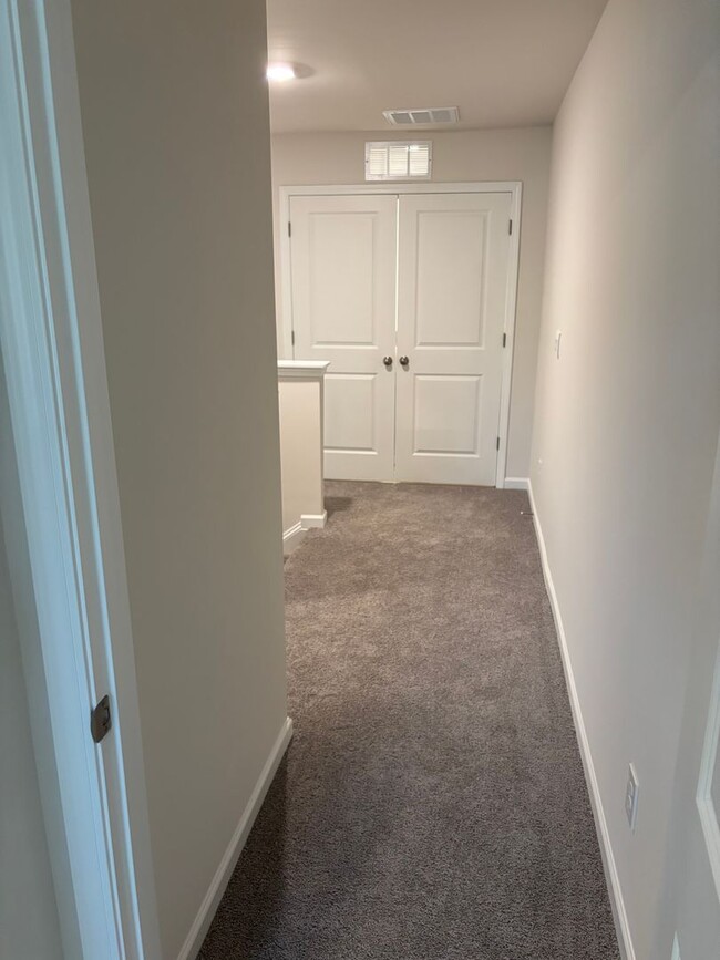 Building Photo - Brand New End-Unit Townhome in Charlotte!