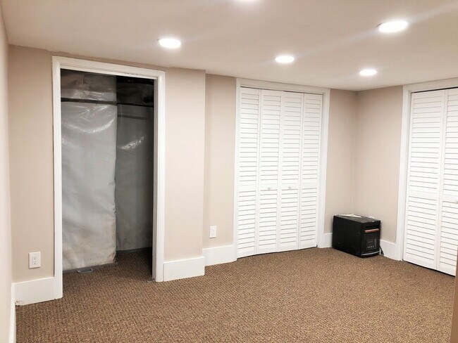 Building Photo - 4039 Kingston Pike