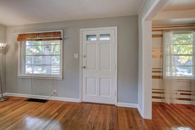 Building Photo - 5628 Norwaldo Ave