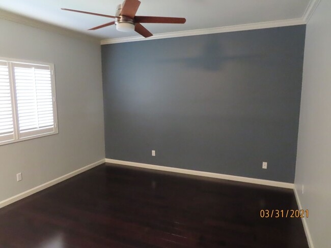 Building Photo - Two Bedroom 2.5 bath Townhome in South Par...