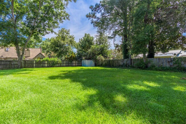 Building Photo - 3 Bedroom, 2 bathroom in Fairhope Availabl...