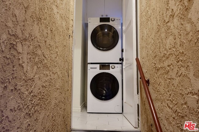 Building Photo - 906 Croft Ave