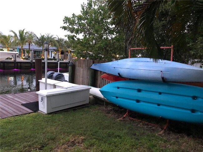 Building Photo - 2430 NE 135th St