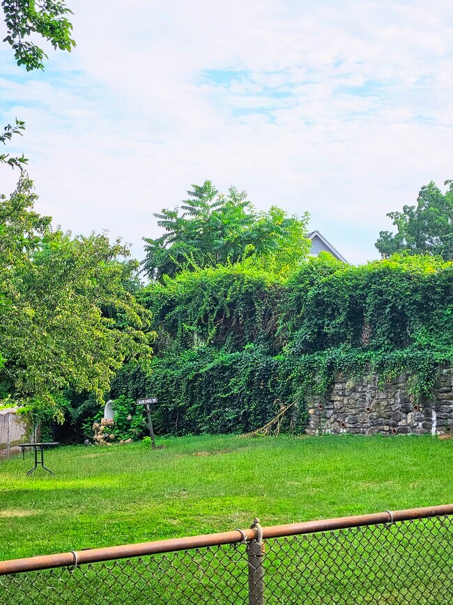 Building Photo - 42 Haviland St