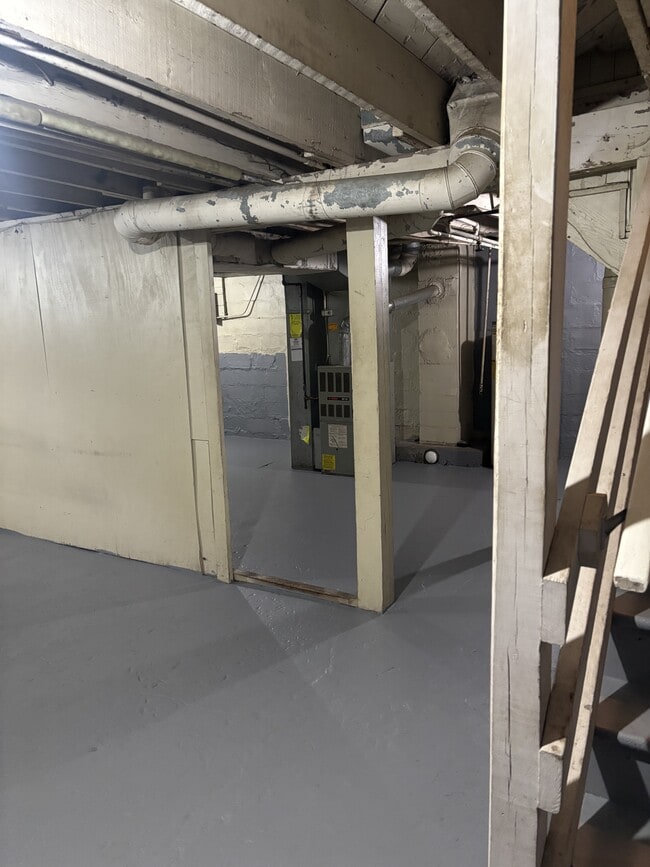 Building Photo - 231 Dickinson St SW