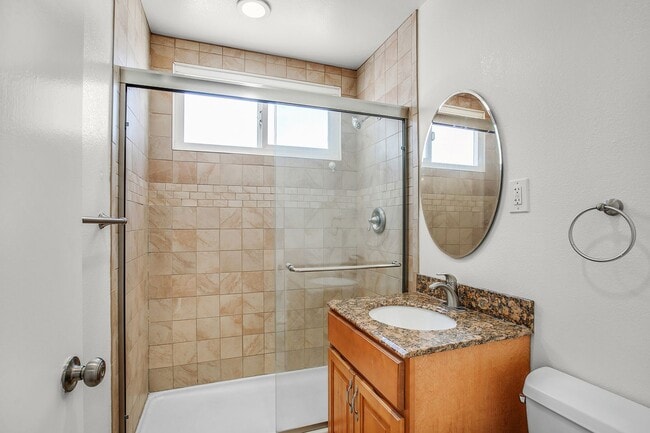 Building Photo - 3/1 Available Now Daly City