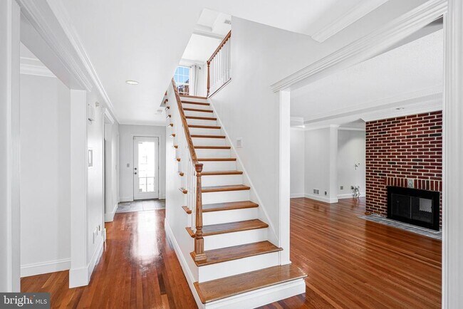 Building Photo - 4401 Davenport St NW