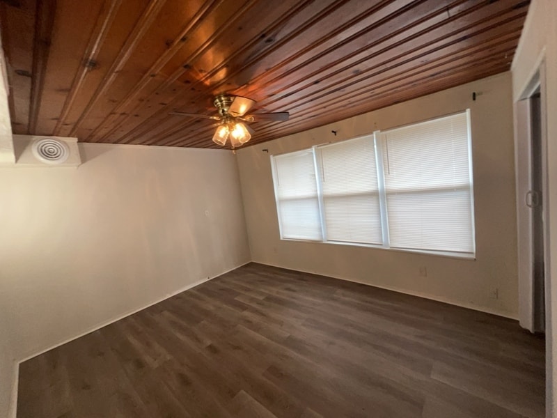 Building Photo - 1409 S Westmoreland Dr