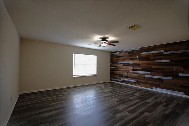 Building Photo - 15215 Possumwood Dr