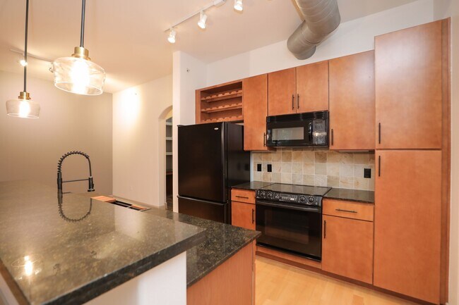 Building Photo - 1901 Post Oak Blvd