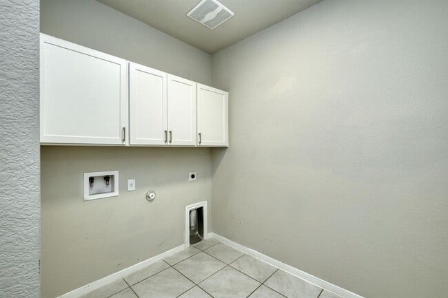 Building Photo - 3209 Ortman Dr