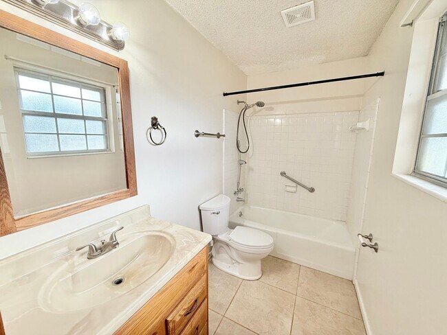 Building Photo - Charming 3-Bedroom Home + Flex Space