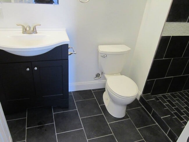 Building Photo - Beautiful 3 bed, 1 bath luxury apartment South Side Flats