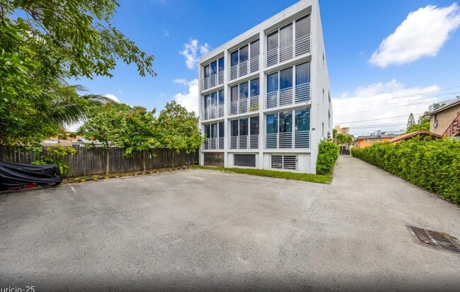 Building Photo - 444-542 SW 3rd Street - 542 SW 3rd St, Unit C3, Miami, FL