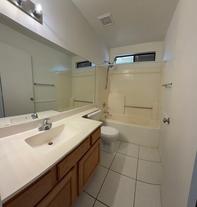 Building Photo - 949 E Gila Ln