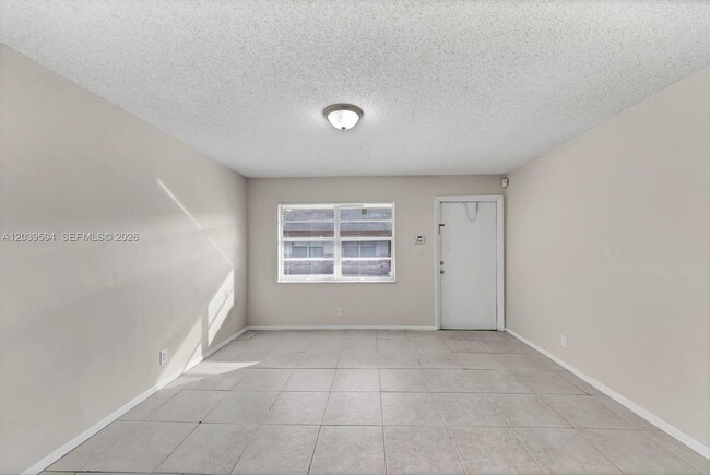 Building Photo - 2610 Riverland Dr