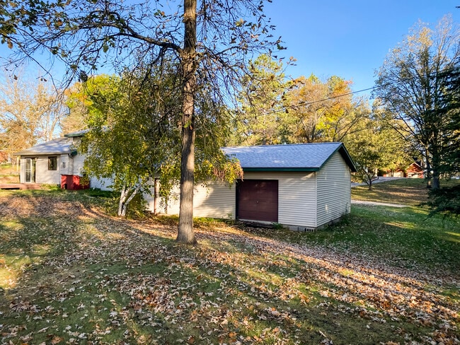 Backyard garage access - 1606 S Lake Irving Dr SW