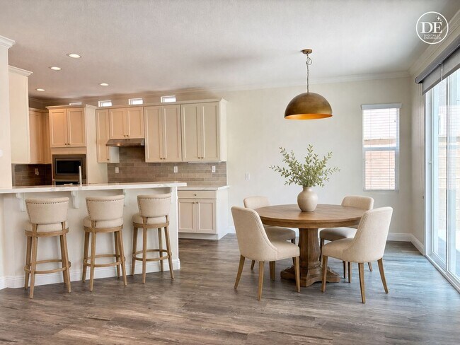 Building Photo - Beautiful Updated 3 bedroom home