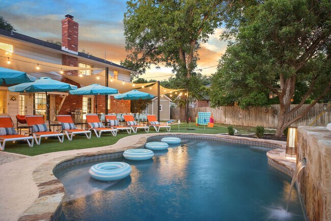 Building Photo - 5410 King Richard St