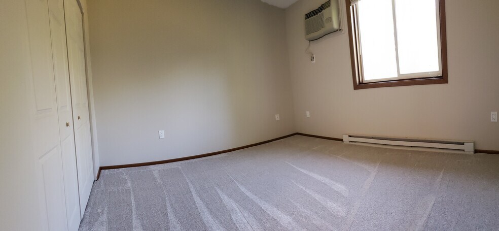 Building Photo - 720 W Village Rd