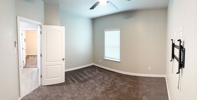 Building Photo - 9005 Grand Oaks Ln