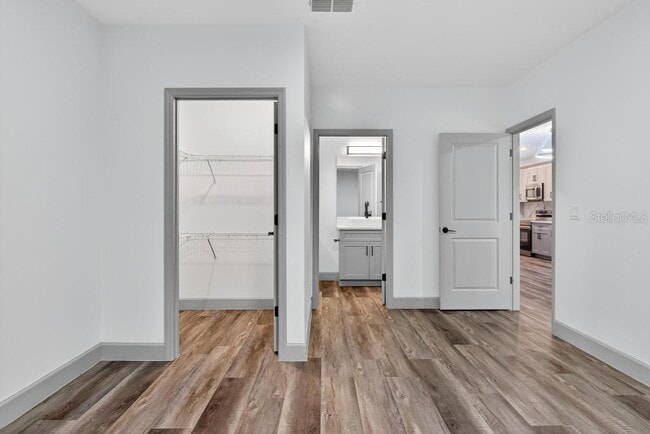 Building Photo - 2252 Fernwood St