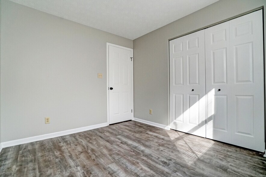 Bedroom 2 - 626 Woods Crossing Dr