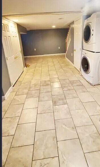 Building Photo - 2019 Newton St NE