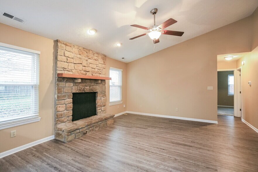 Building Photo - 1451 Rebecca Ln