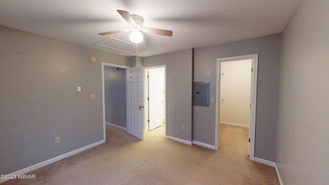 Building Photo - 251 Underwood St