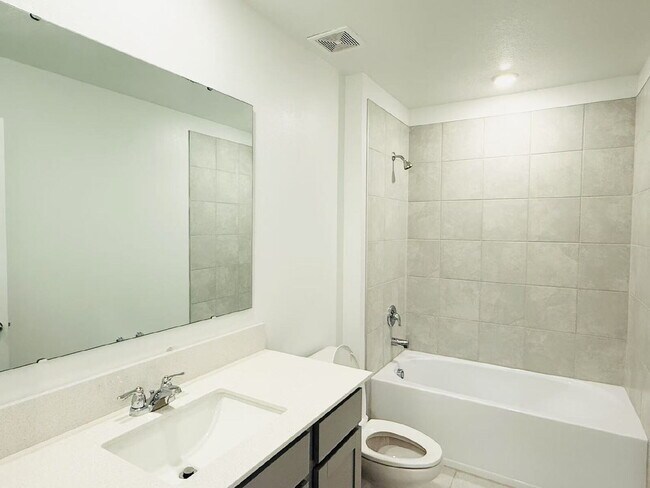 Building Photo - 644 Reggie Rd