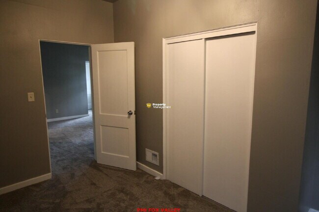 Building Photo - NICE 2 bedroom lower Month to Month lease