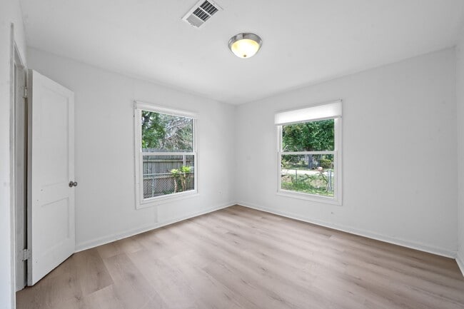 Building Photo - 7121 Sidney St