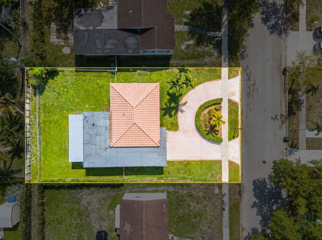 Building Photo - 6447 SW 10th St