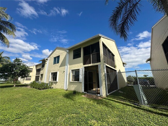 Building Photo - 1400 Jefferson Dr