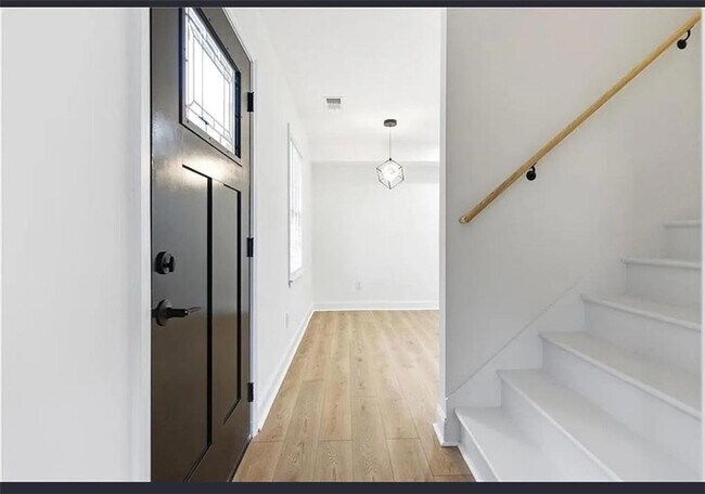 Building Photo - 10 Hawk Rd NW