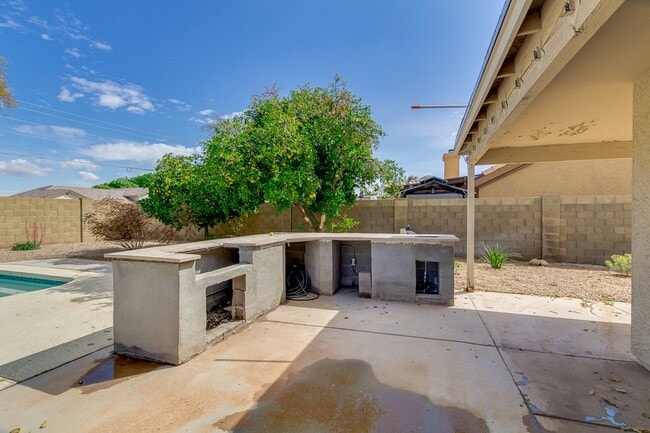 Building Photo - 4314 E Juanita Ave