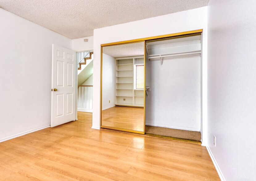Building Photo - 1040 N Gardner St