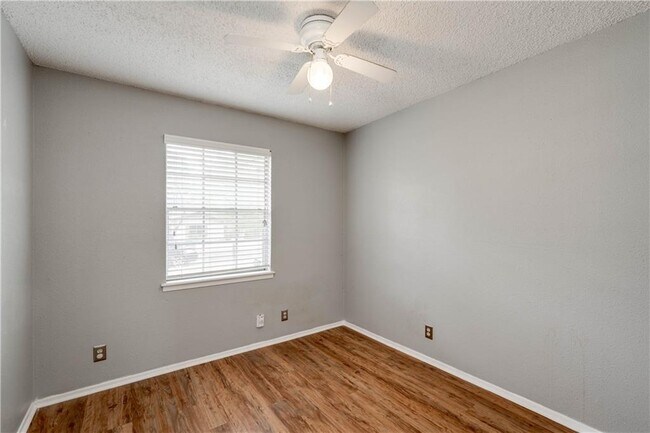 Building Photo - 1101 S Trace Dr