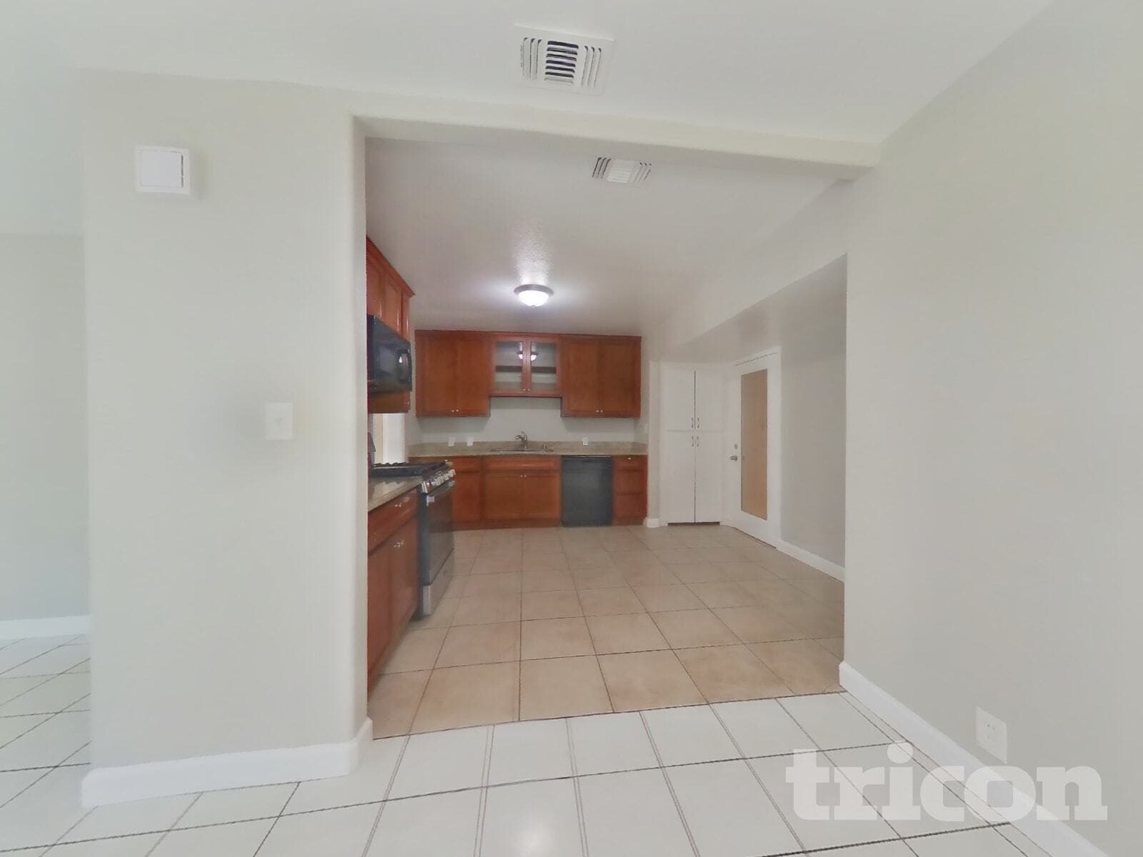 Building Photo - 684 Brown Ave