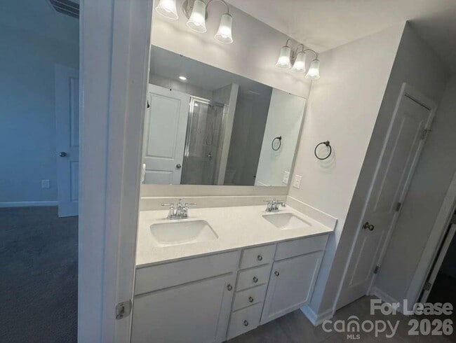 Building Photo - 5215 Maynard Hl Dr